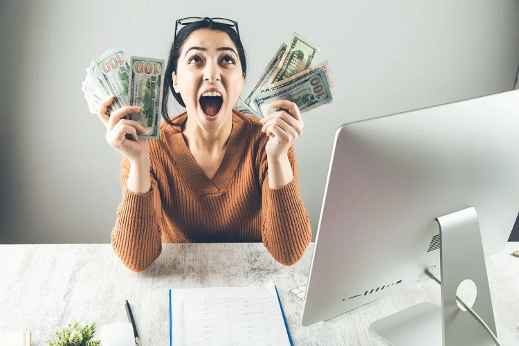 درآمد دلاری چیست و چرا برای ایرانیان جذاب است؟