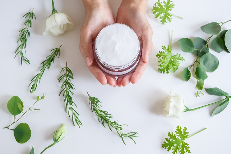 متن بیو برای پیج لوازم آرایشی بهداشتی باید چگونه باشد؟